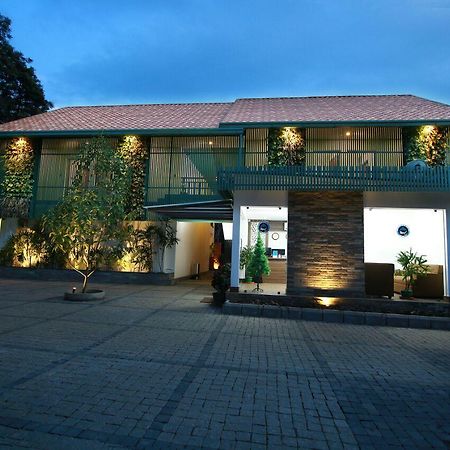 Silver Storm Resort Athirappilly エクステリア 写真