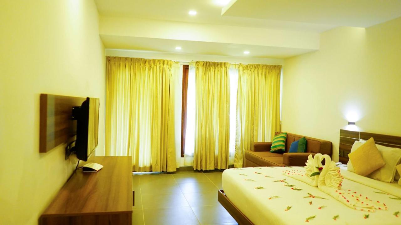 Silver Storm Resort Athirappilly エクステリア 写真