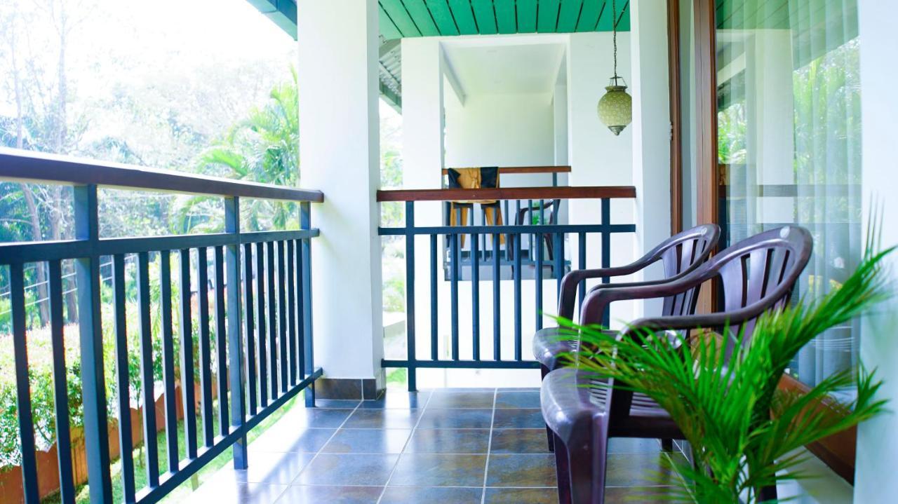 Silver Storm Resort Athirappilly エクステリア 写真
