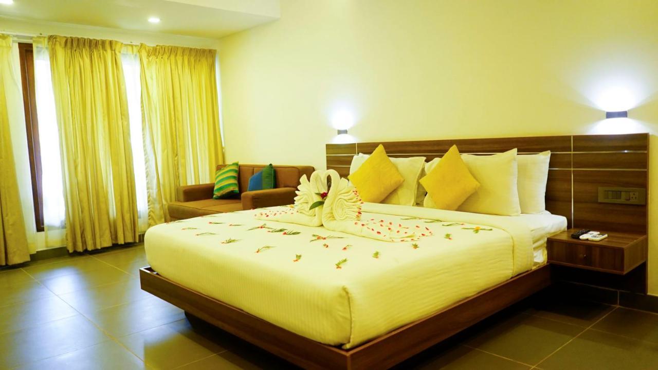 Silver Storm Resort Athirappilly エクステリア 写真