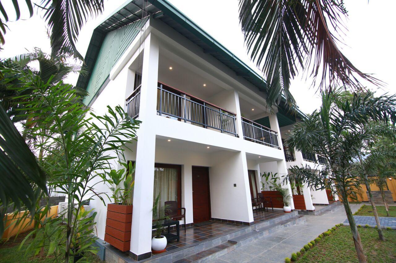 Silver Storm Resort Athirappilly エクステリア 写真